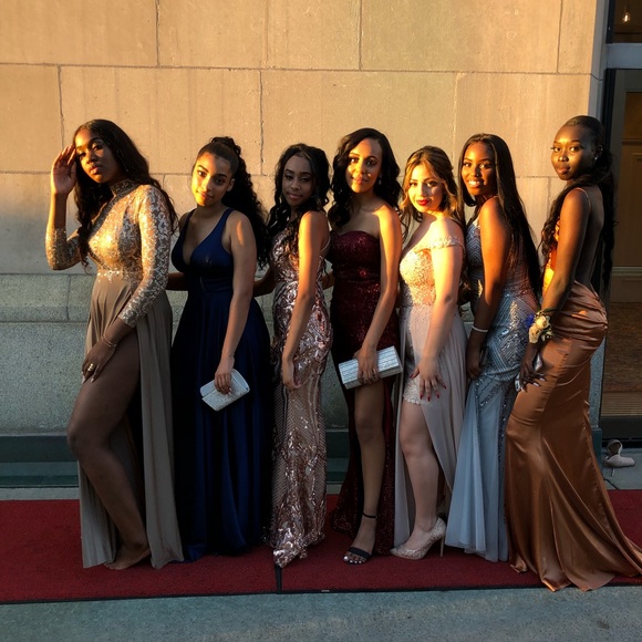 Selling savanna luxe gown - Picture 2 of 3